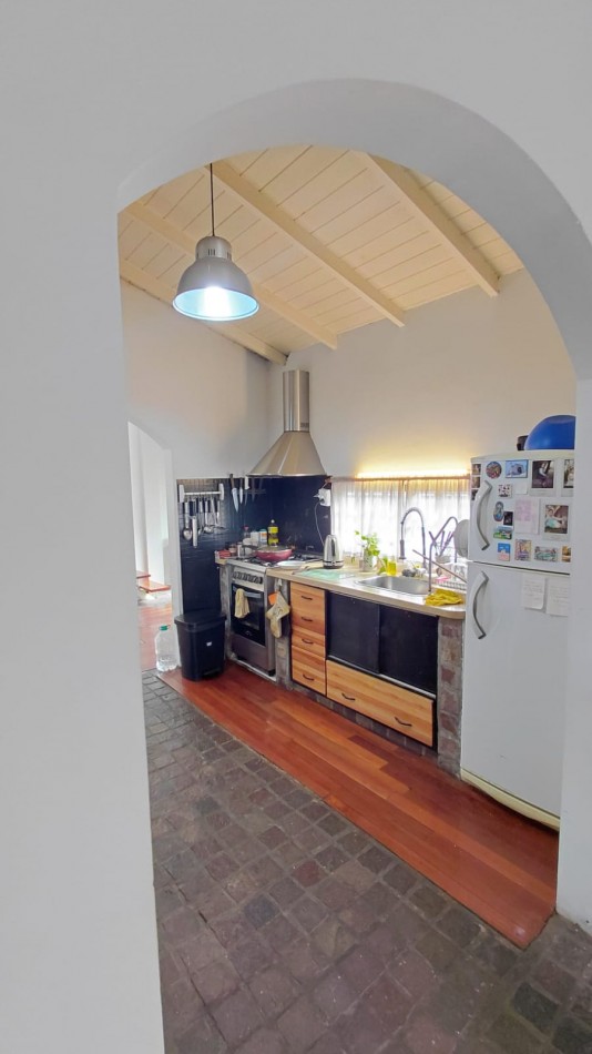 VENTA CASA 4 AMBIENTES EN GONZALEZ CATAN