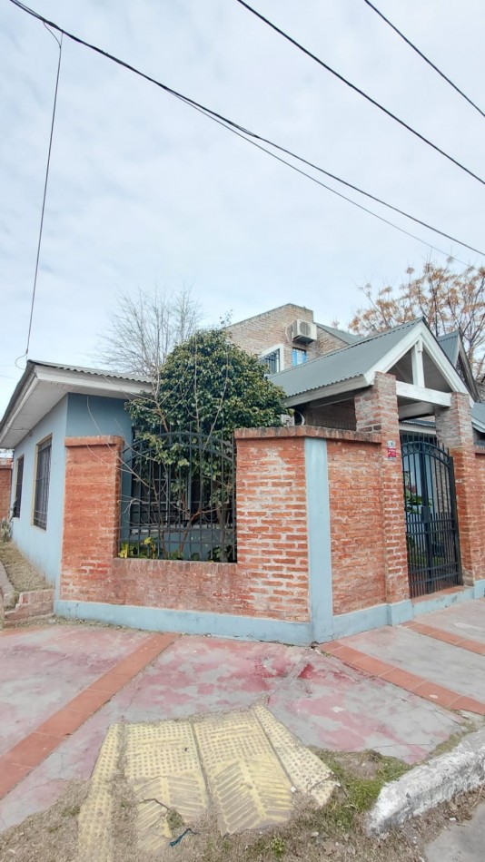 VENTA CASA 4 AMBIENTES EN GONZALEZ CATAN