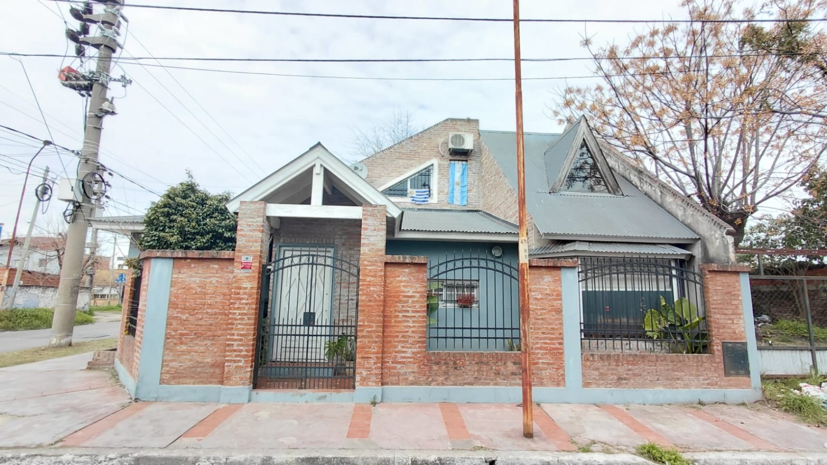 VENTA CASA 4 AMBIENTES EN GONZALEZ CATAN