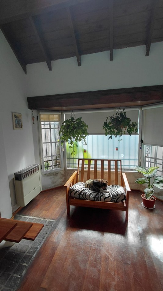 VENTA CASA 4 AMBIENTES EN GONZALEZ CATAN