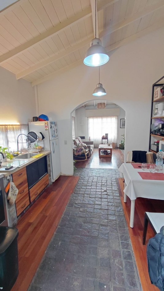 VENTA CASA 4 AMBIENTES EN GONZALEZ CATAN